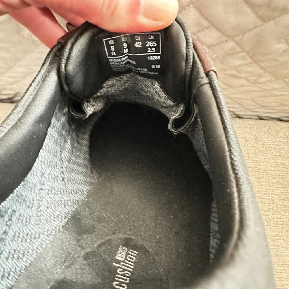 EUC Men’s Clarks Brown Dress Shoes - sz 9 - Picture 4 of 7